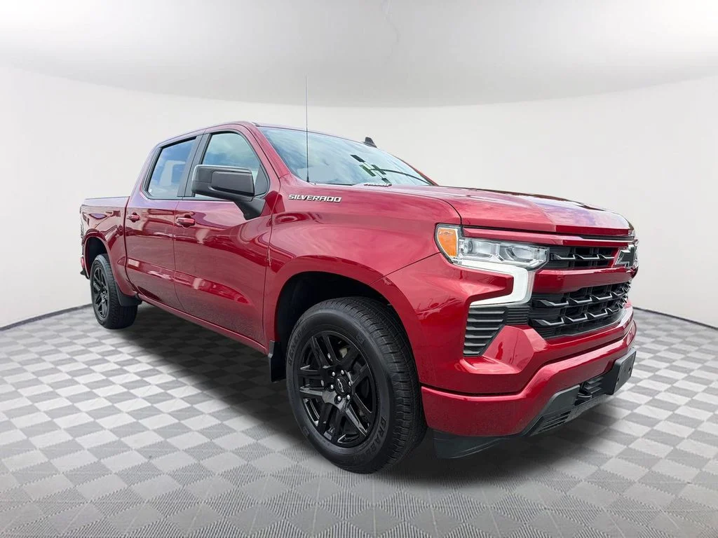 Used 2025 Red Chevrolet RST image 3