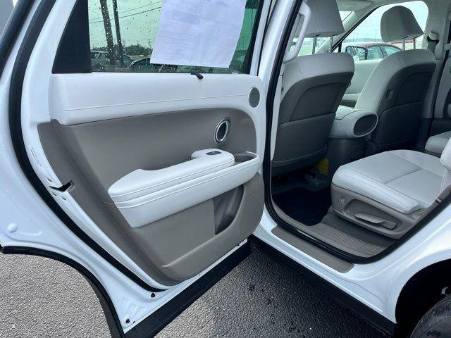 New 2026 White Hyundai SEL Premium FWD image 11