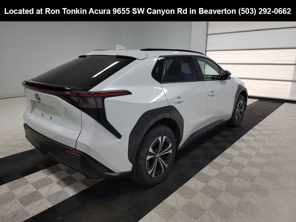 Used 2024 Wind Chill Pearl Toyota XLE image 5