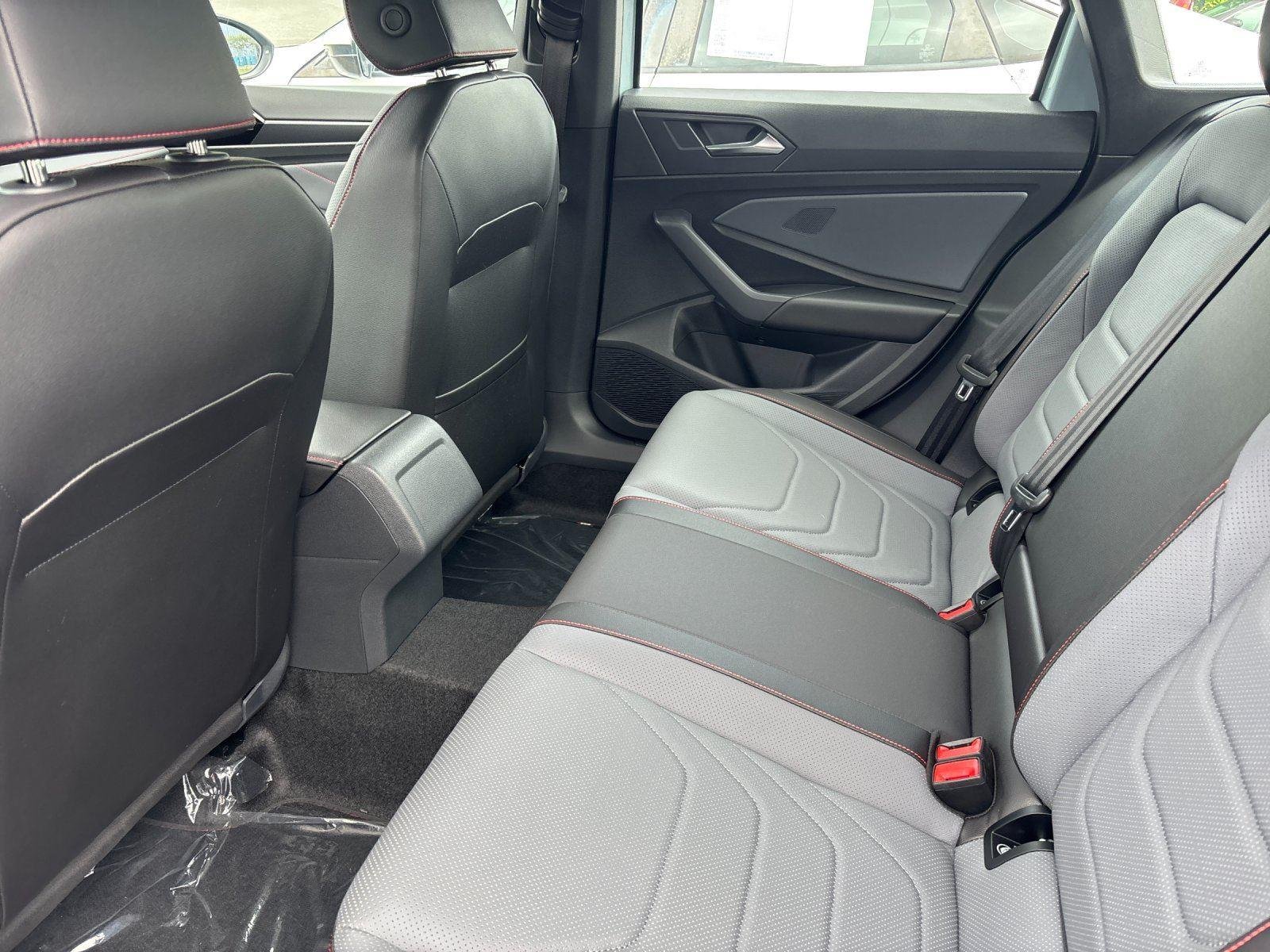 New 2026 Monument Gray w/Deep Black Roof Volkswagen Autobahn image 32