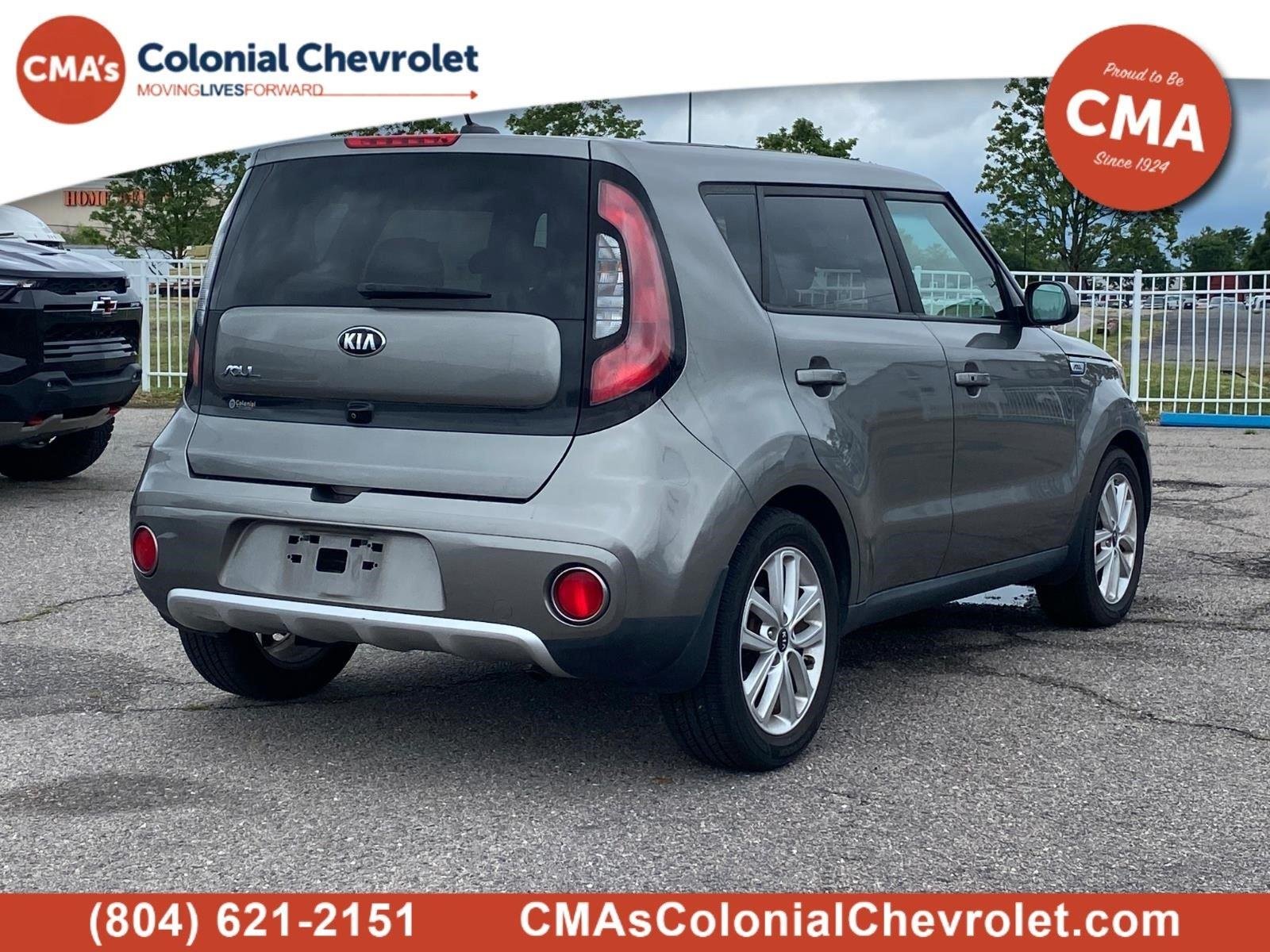 Used 2018 Titanium Gray Kia + image 3