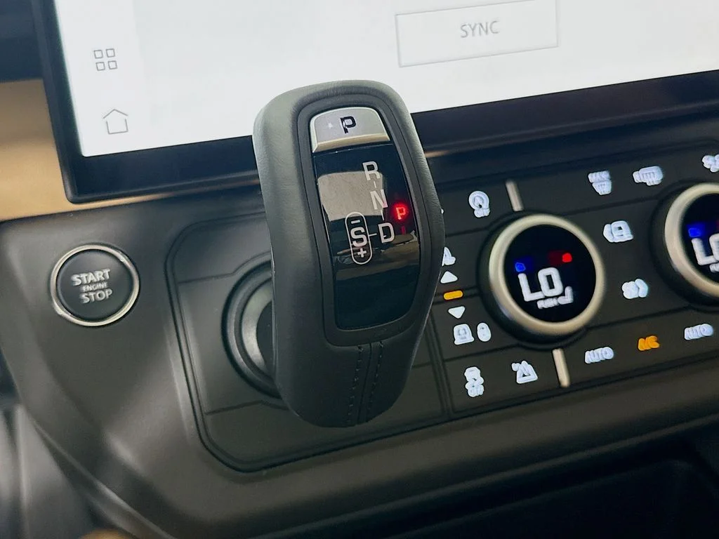 New 2026 Fuji White Land Rover X-Dynamic SE image 19