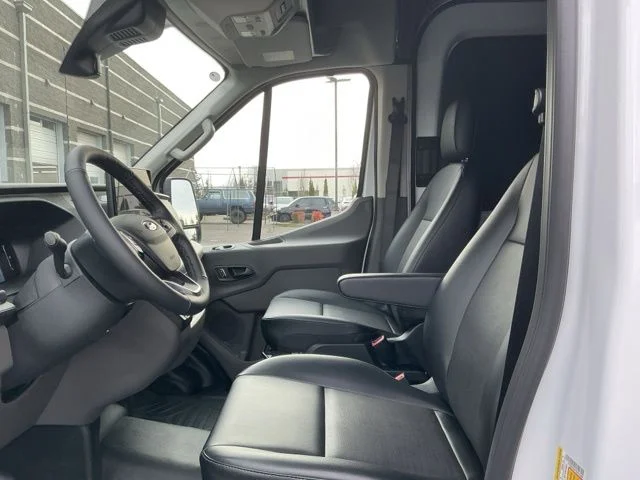 New 2026 Oxford White Ford Base image 17