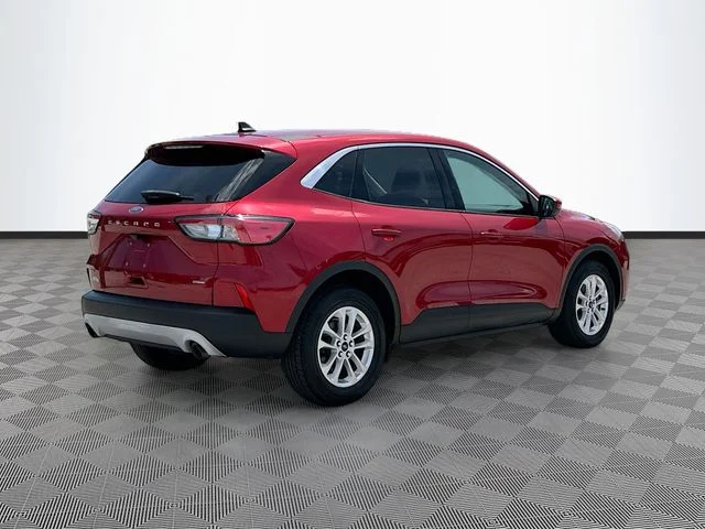 Used 2021 Red Ford SE image 5