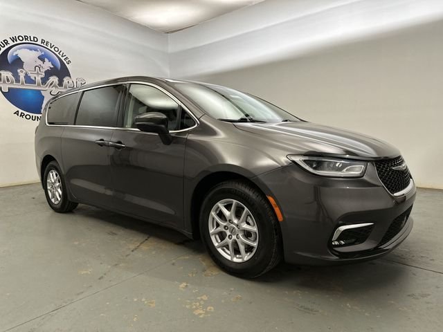 Used 2023 Gray Chrysler Touring L image 13