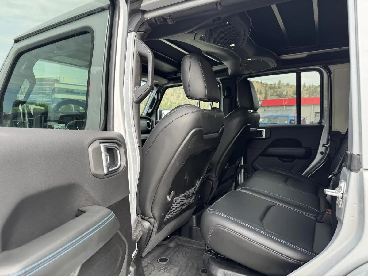 Used 2024 Silver Jeep High Altitude image 11