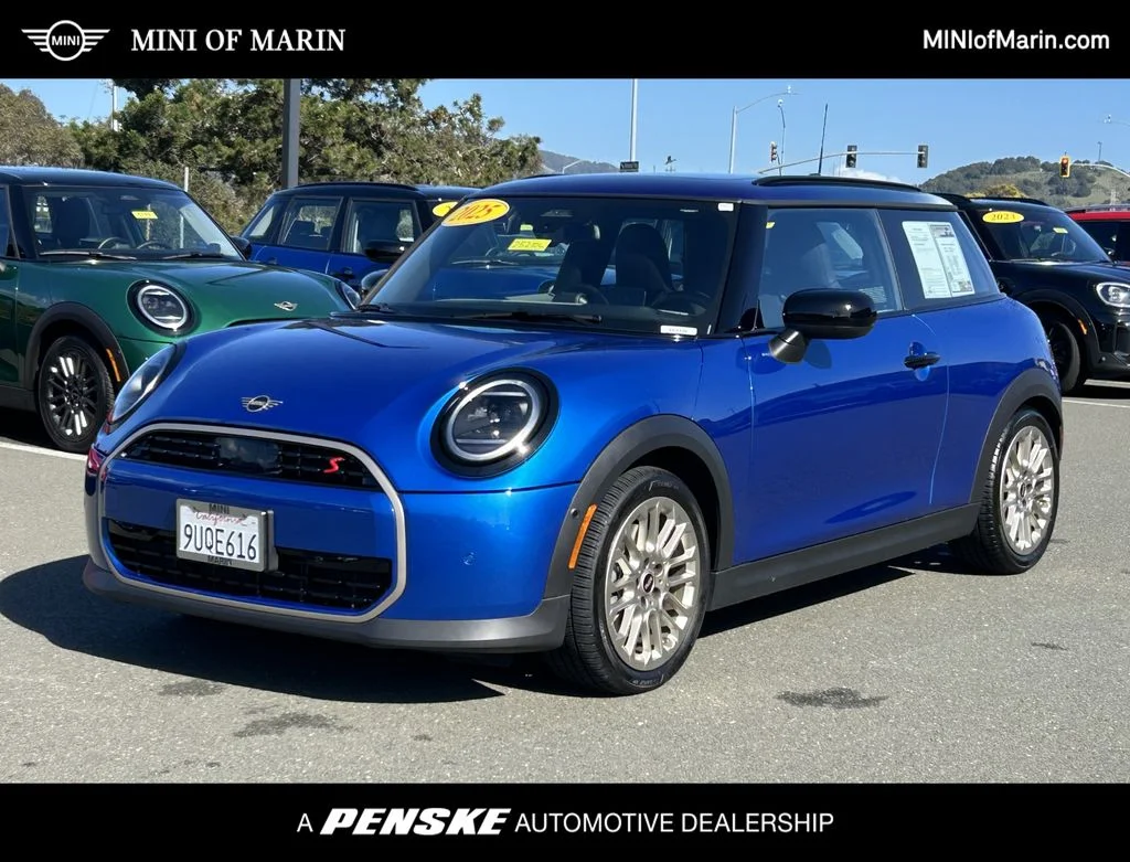 2025 MINI Hardtop Cooper S Signature's photo