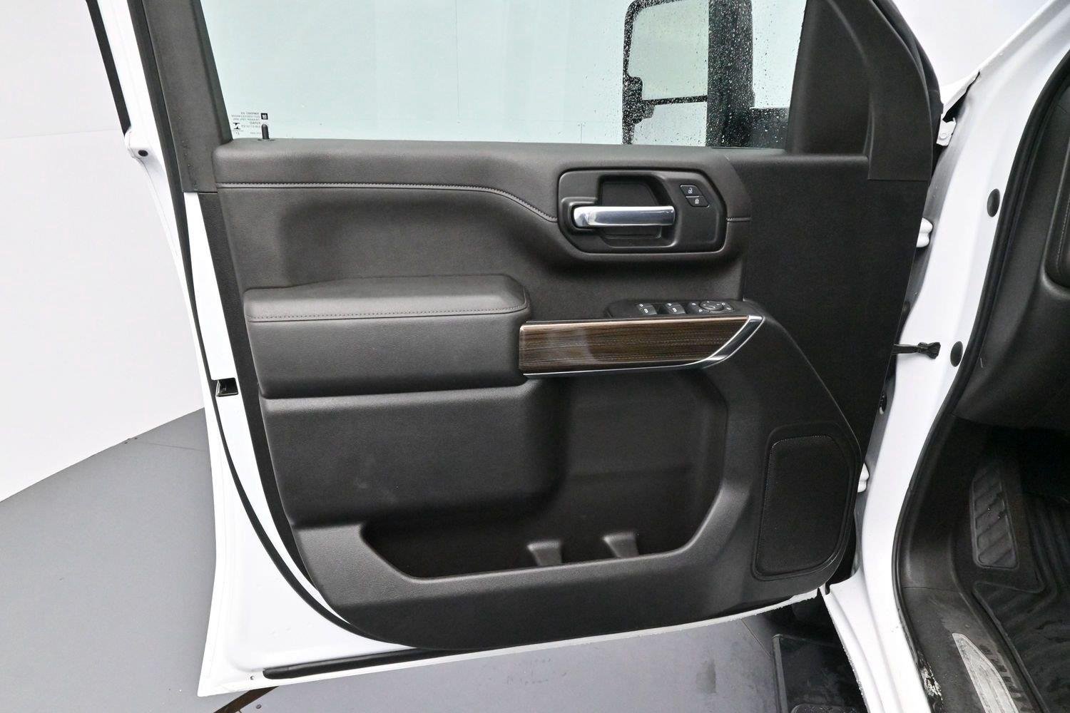 Used 2022 Summit White Chevrolet LT image 9