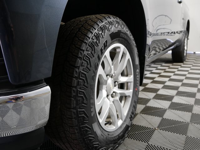 Used 2019 Shadow Gray Metallic Chevrolet Double Cab LT w/ Z71 Off-Road Pkg image 2