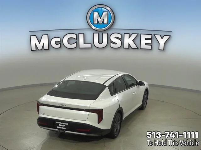 Used 2025 White Kia LXS image 6