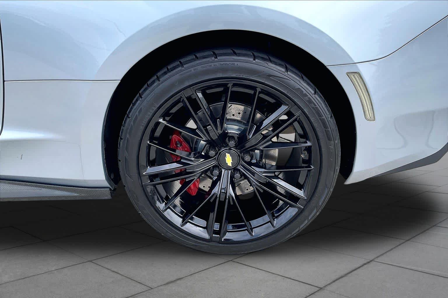 Used 2018 Arctic Blue Metallic Chevrolet 2SS image 9