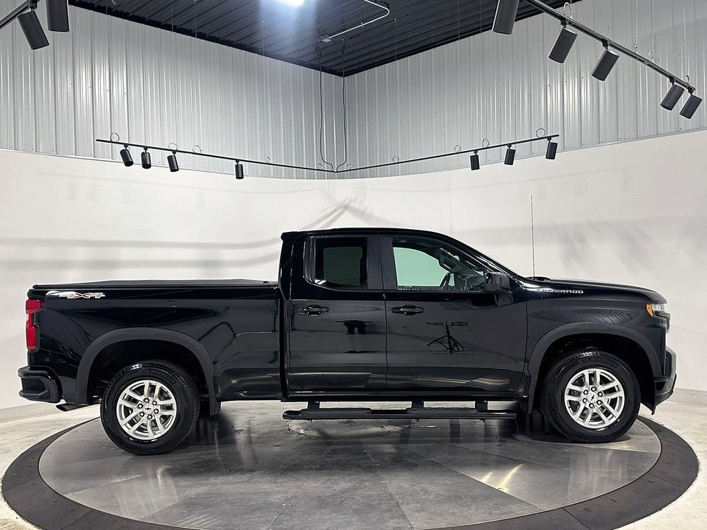 Used 2019 BLACK Chevrolet RST image 11