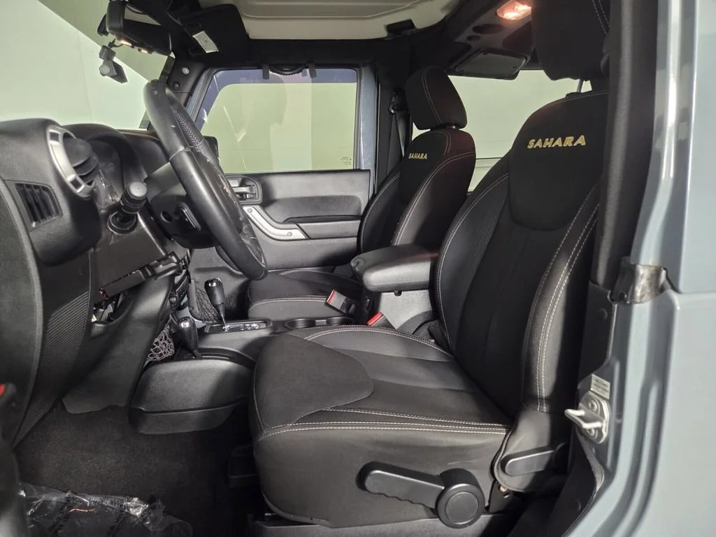 Used 2015 Anvil Clearcoat Jeep Sahara image 11
