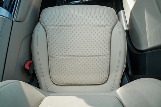 Certified Used 2025 Polar White Mercedes-Benz GLC 350e image 30