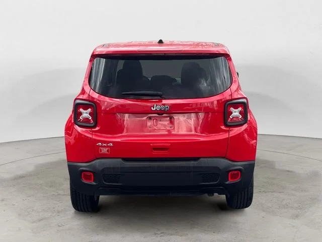 Used 2023 Colorado Red Clearcoat Jeep Latitude image 4