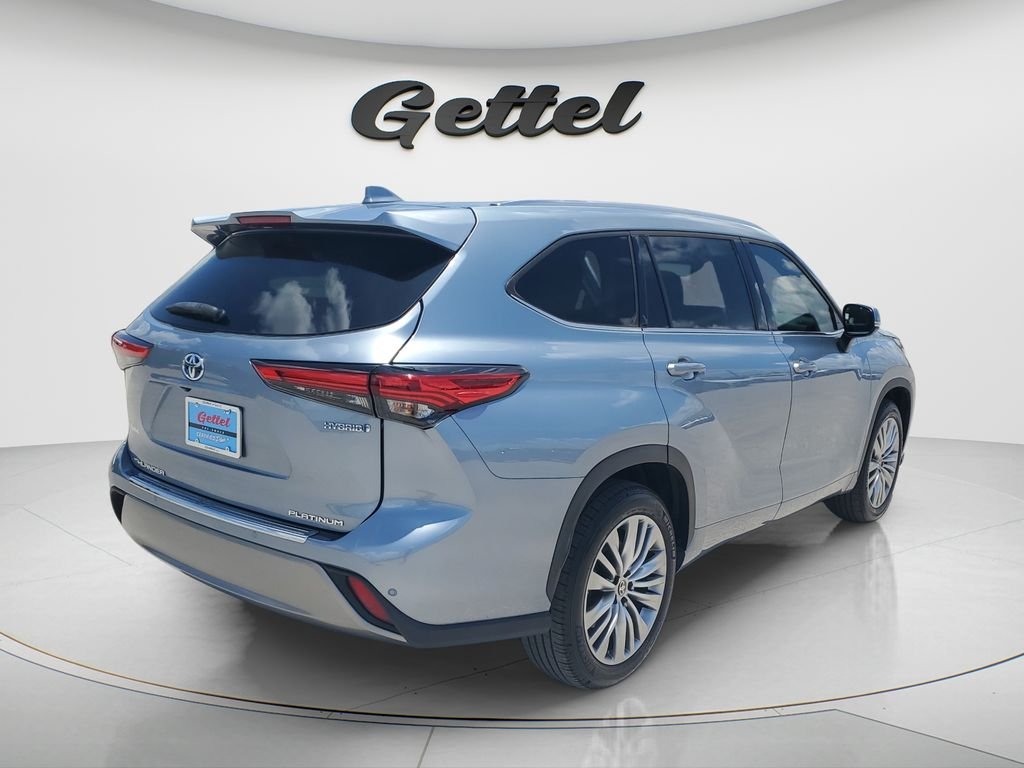 Used 2022  Toyota Platinum image 5