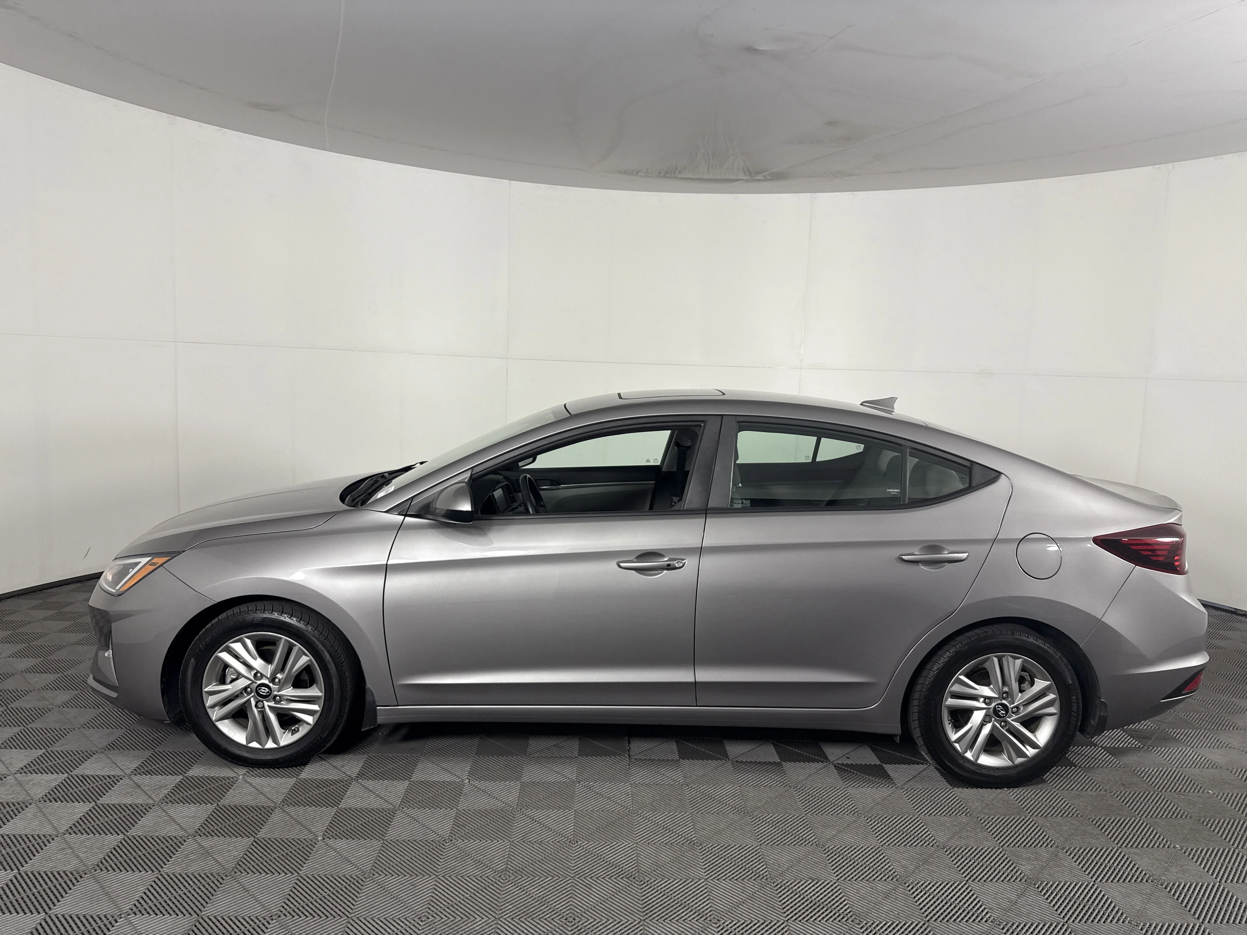 Used 2020 Fluid Metal Hyundai Value Edition image 7