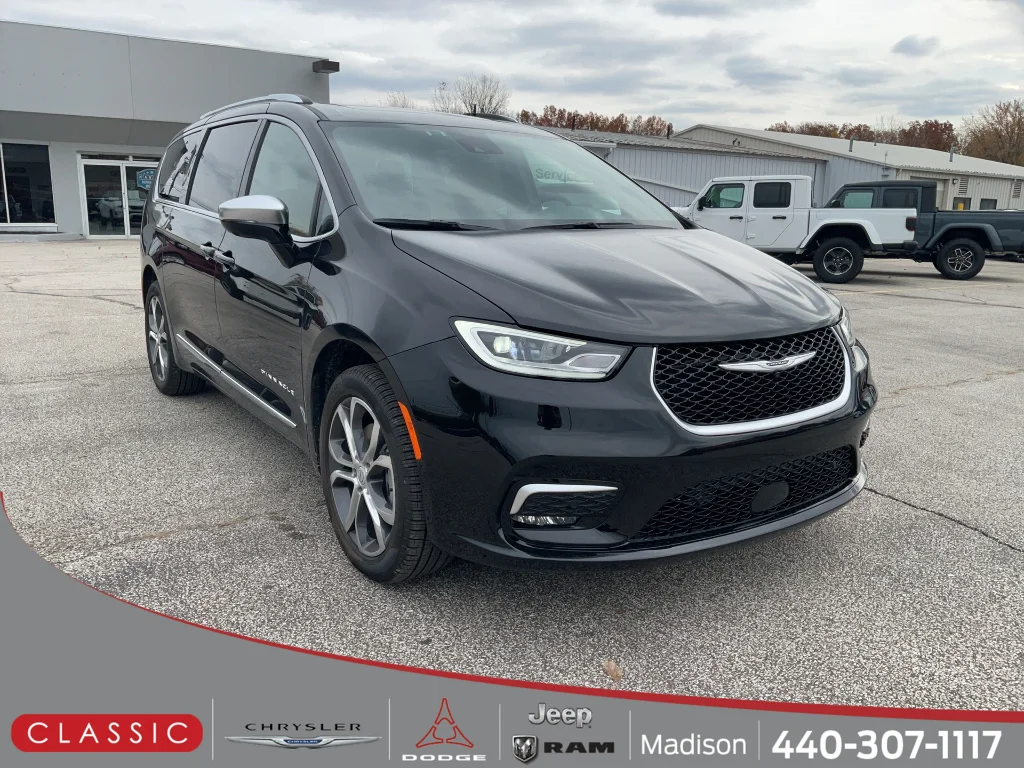 2026 Chrysler Pacifica Pinnacle AWD's photo