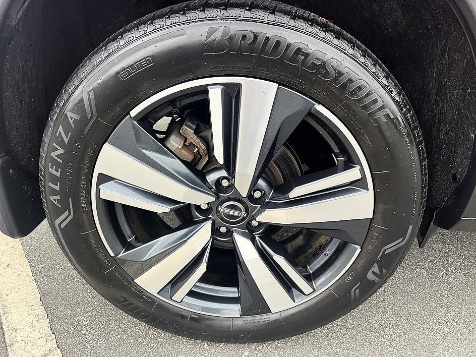 Used 2023 Scarlet Ember Tintcoat Nissan SL image 11