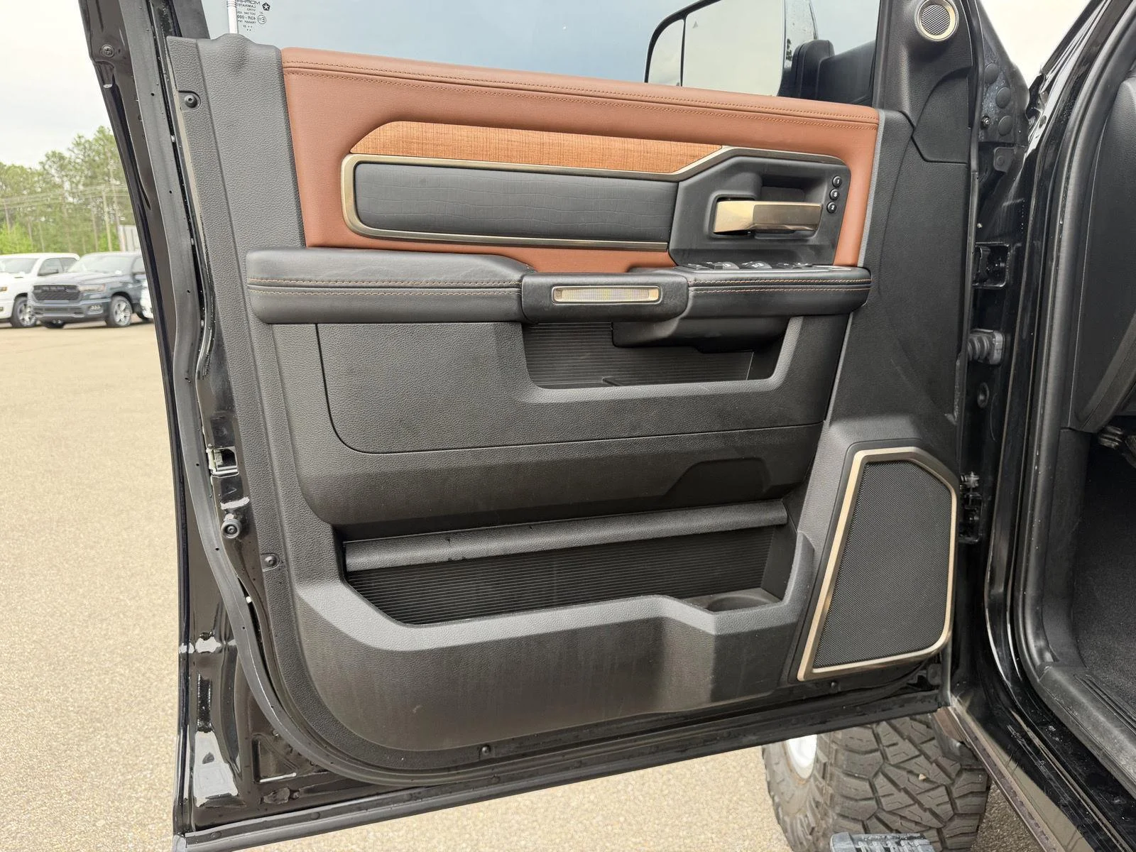 Used 2022 Diamond Black Crystal Pearlcoat Ram Longhorn image 16
