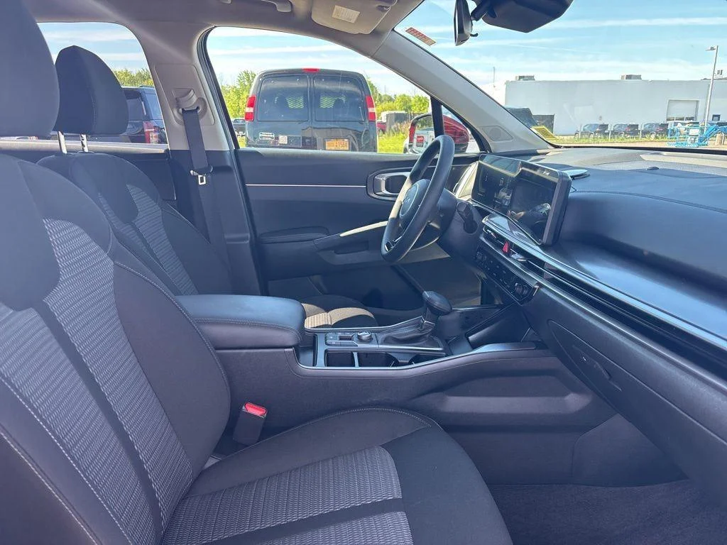 Used 2025 Red Kia LX image 38