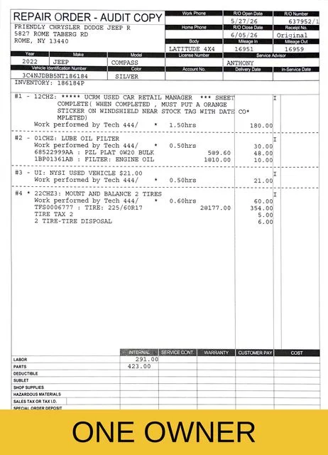 Used 2022 Silver Jeep Latitude image 3
