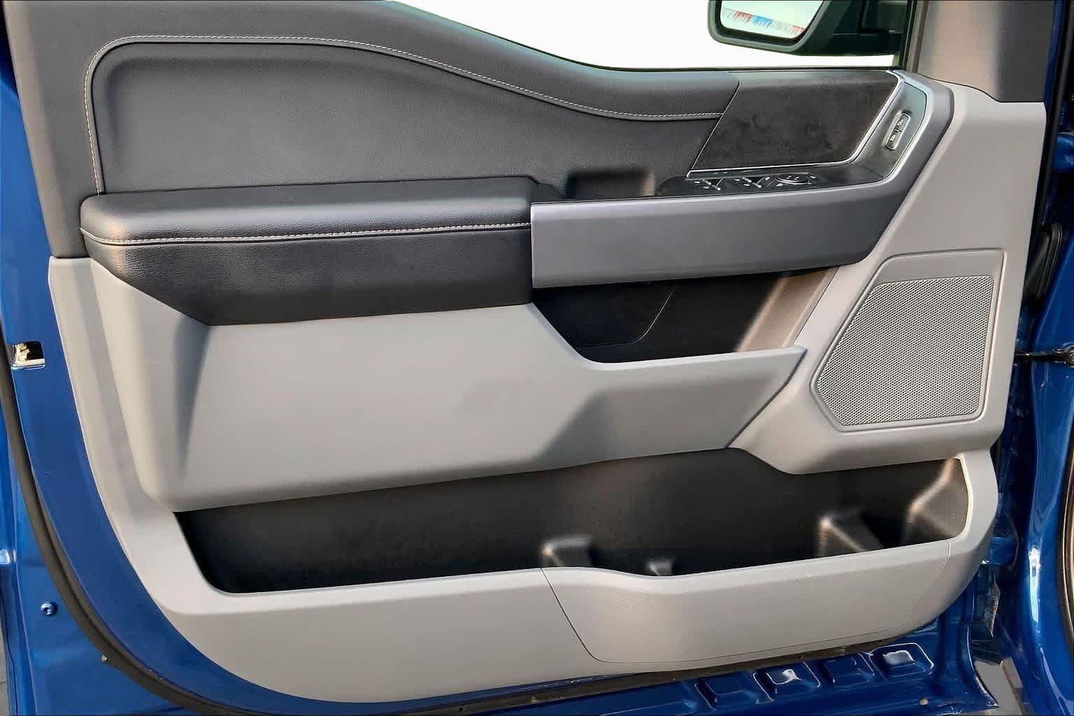 Used 2025 Atlas Blue Metallic Ford XLT image 21