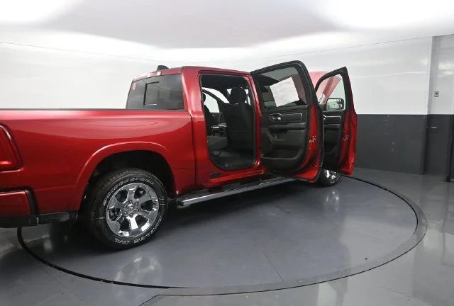 New 2026 Molten Red Pearl-Coat Exterior Paint RAM Big Horn/Lone Star image 34