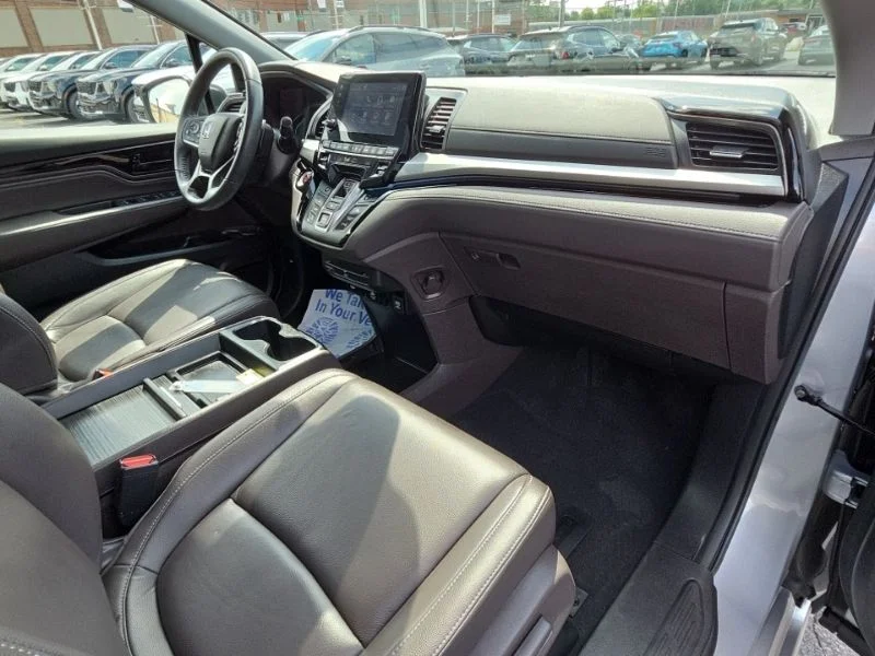 Used 2023  Honda Touring image 14