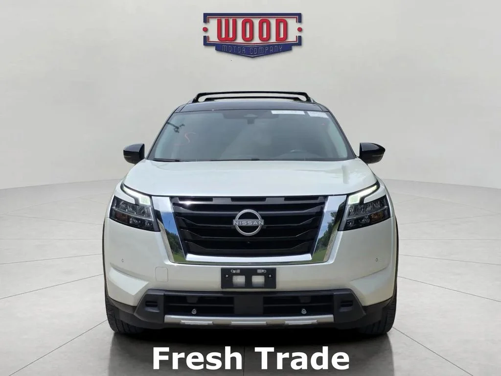 Used 2023 Pearl White Tricoat Super Black Nissan SL image 2