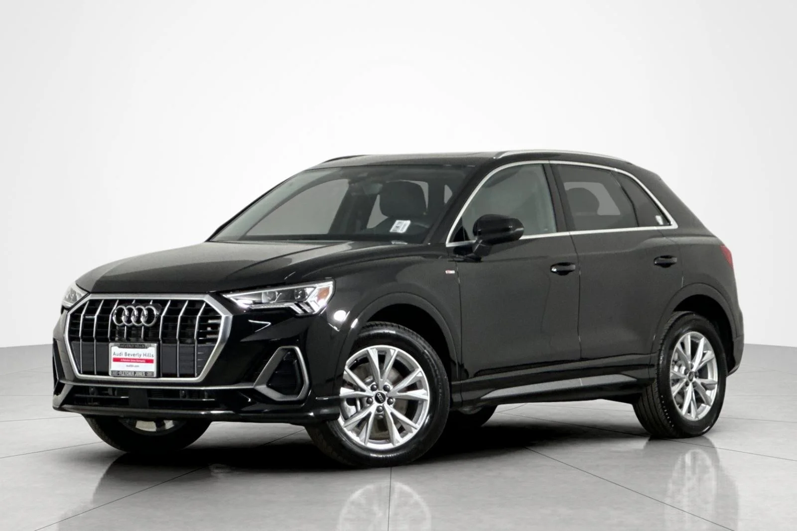 Luxury Loaner 2025 Q3 SUV