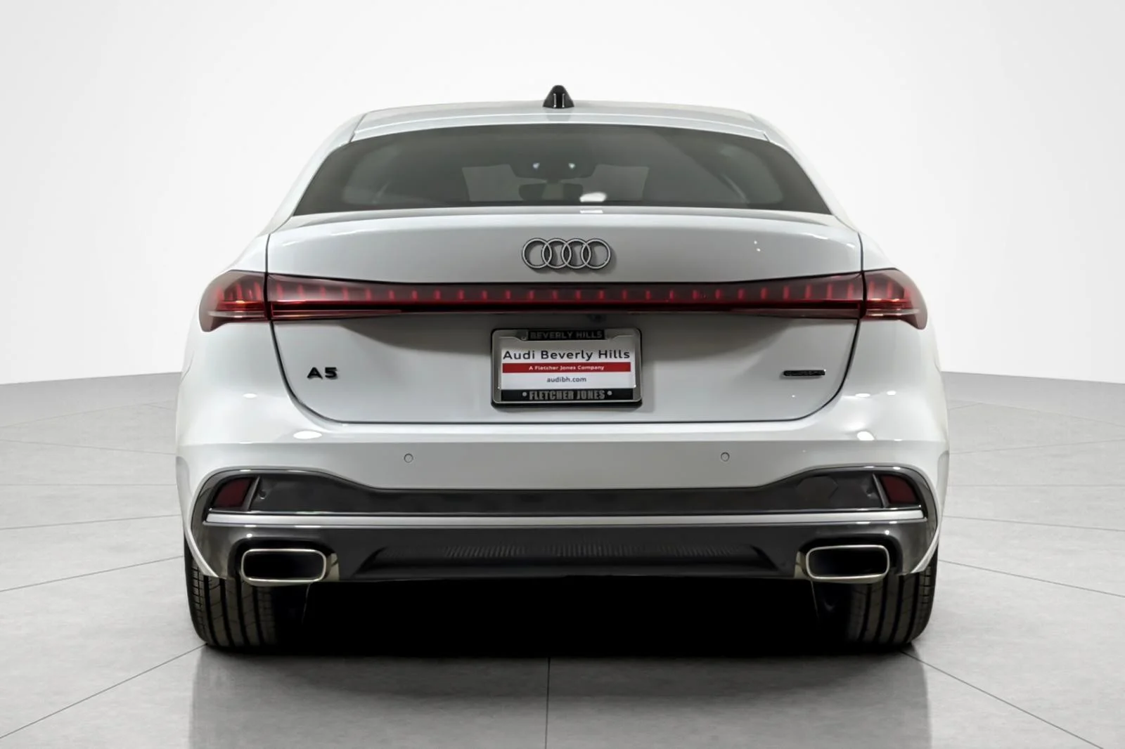 Used 2025 Glacier White Metallic Audi Premium Plus 2.0 TFSI quattro image 4