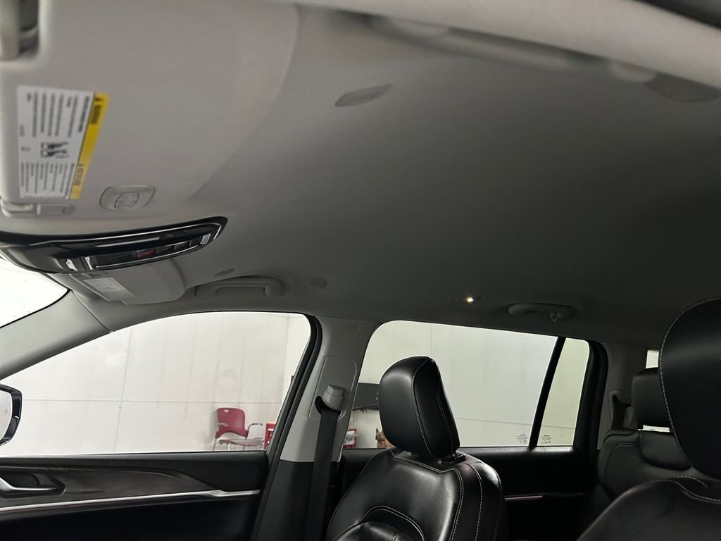 Used 2023 Silver Jeep Limited image 25