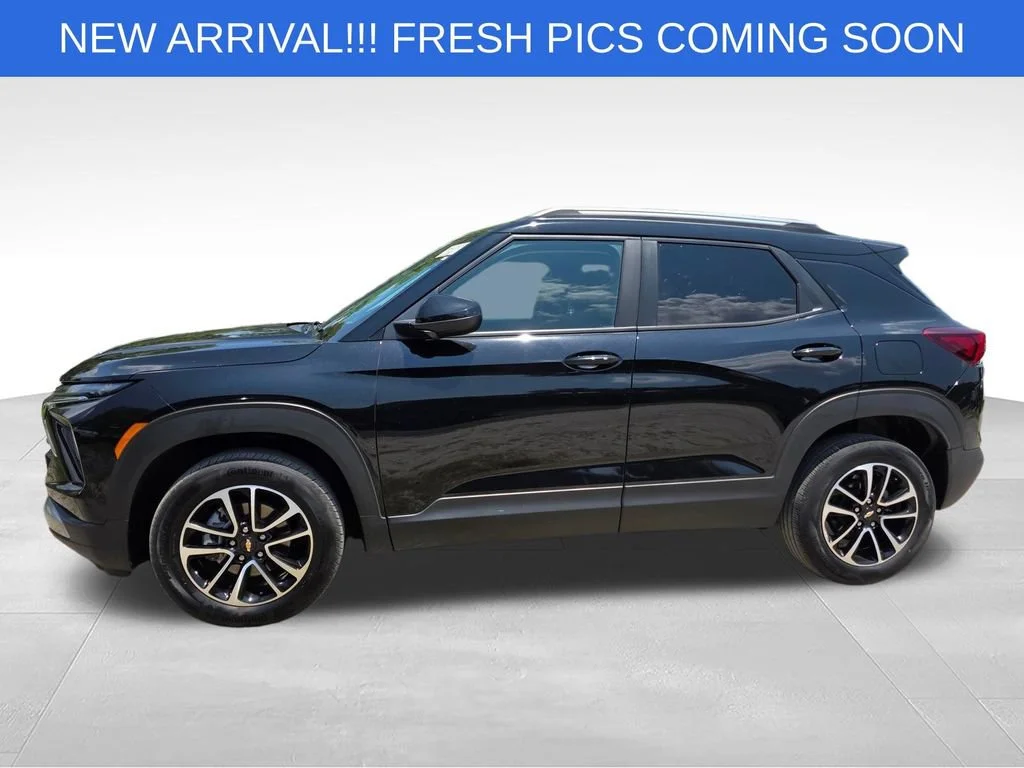 Used 2025 Mosaic Black Metallic Chevrolet LT image 3
