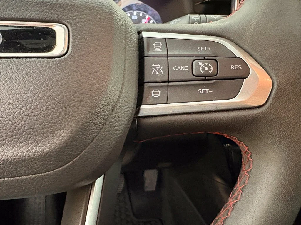 Used 2025 Silver Jeep Trailhawk image 25