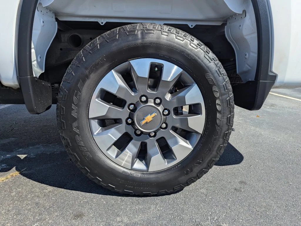 Used 2024 White Chevrolet Custom image 7