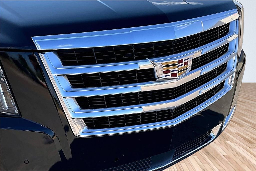 Used 2020 Black Cadillac Luxury image 27