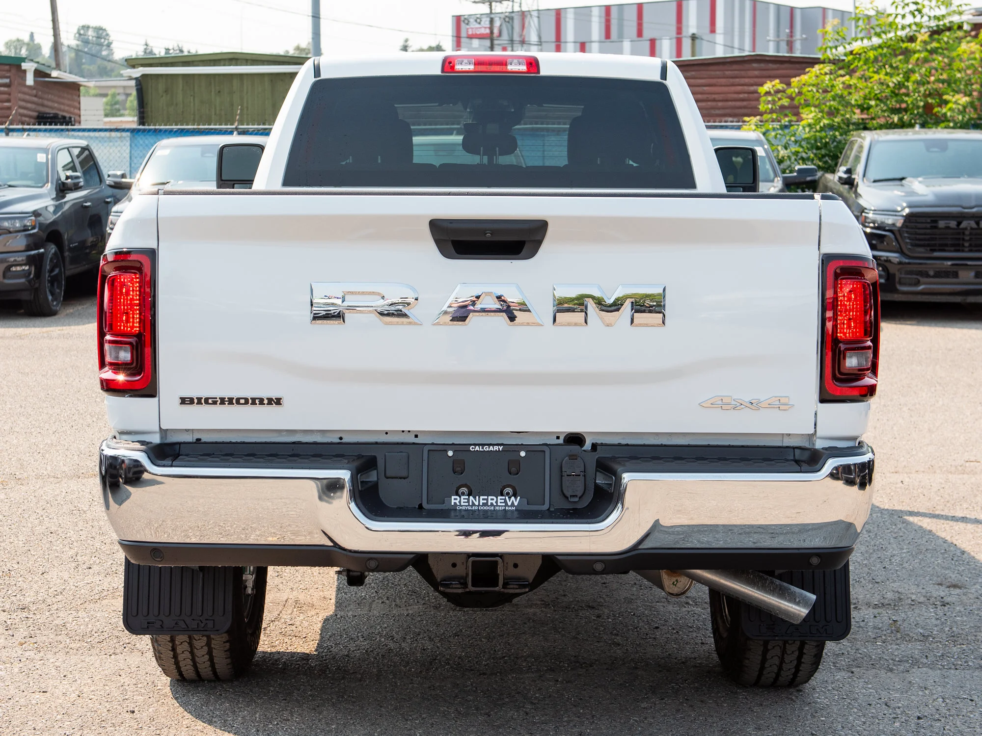 New 2027 White RAM Big Horn* Crew Cab 4x4, 8