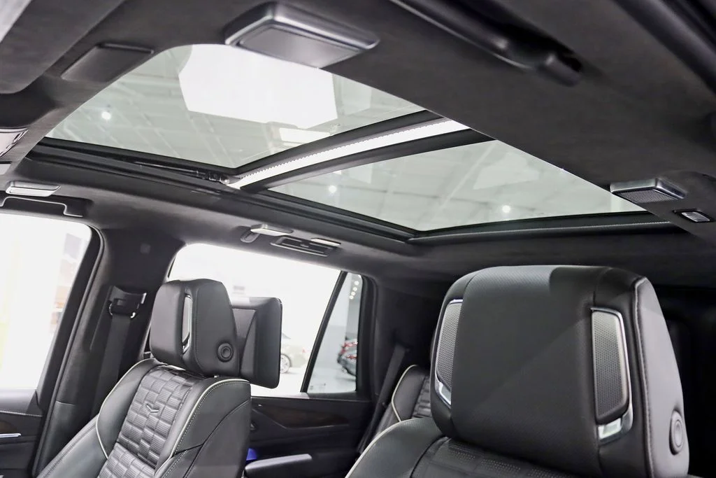 Used 2023 White Cadillac Sport Platinum image 36
