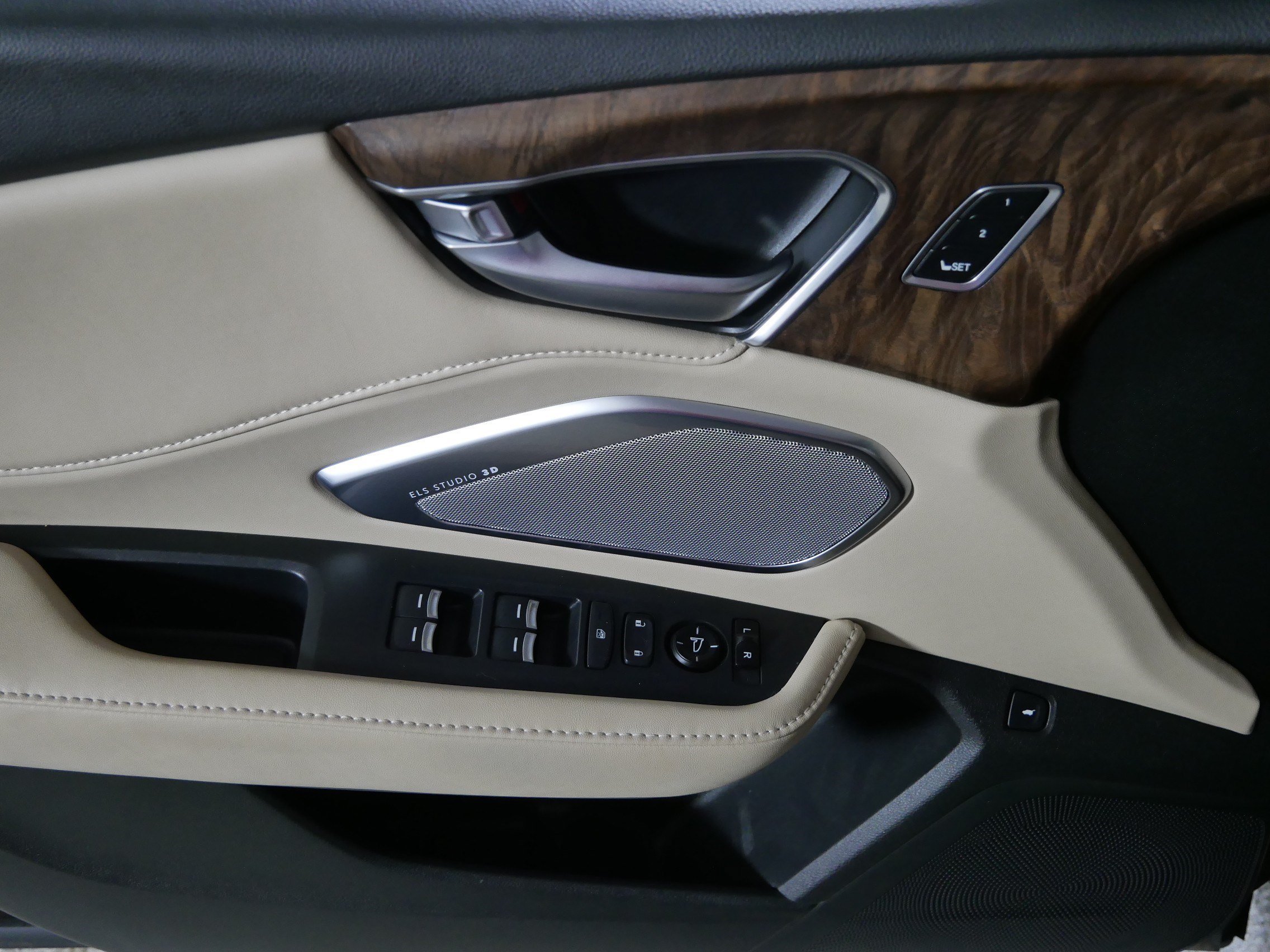 Used 2020 Canyon Bronze Metallic Acura w/Advance Pkg image 19