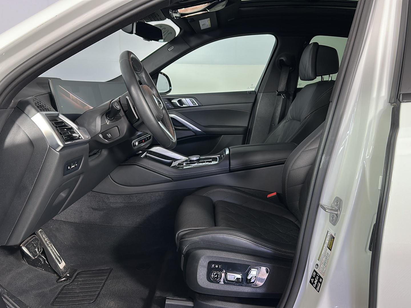 Used 2025 Alpine White BMW xDrive40i image 11