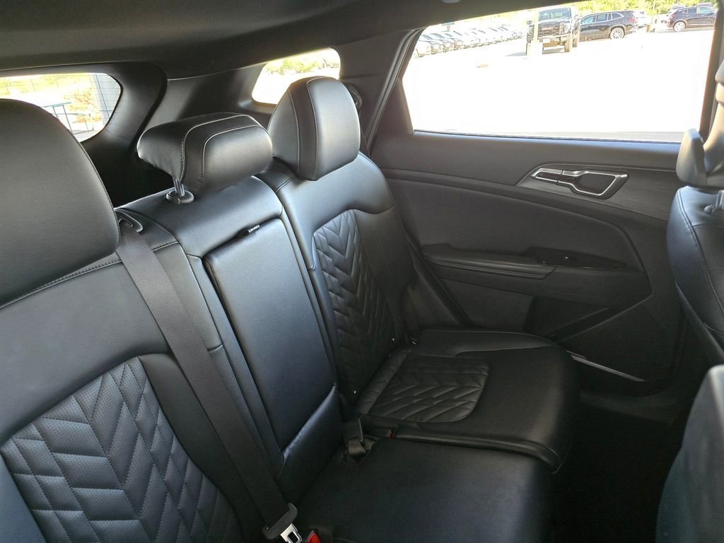 Used 2023 Red Kia X-Line image 18