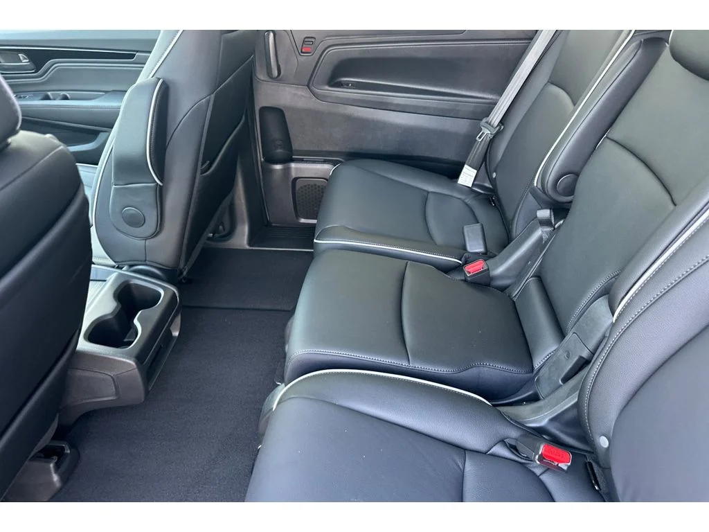 New 2026 Sonic Gray Pearl Honda Touring image 14