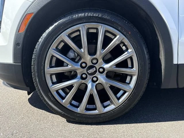Used 2019 CRYSTAL WHITE TRICOAT Cadillac AWD Sport image 41