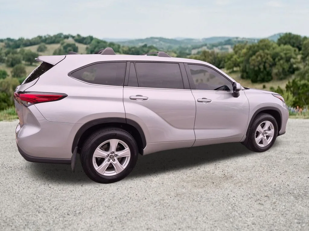 Used 2023 Silver Toyota L image 10