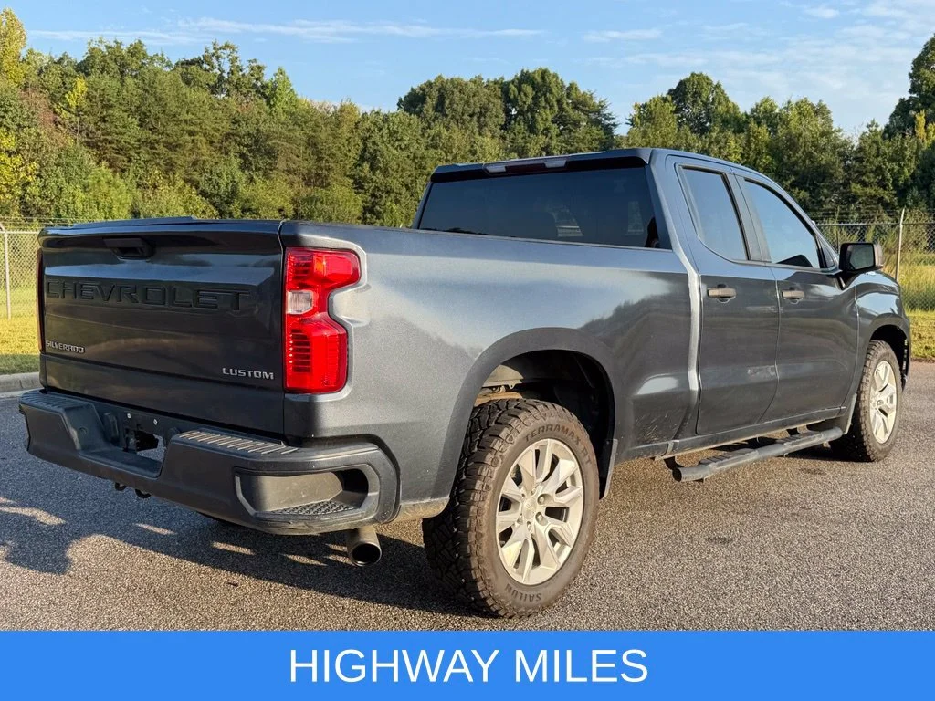 Used 2019 SHADOW GRAY METALLIC Chevrolet Custom image 5