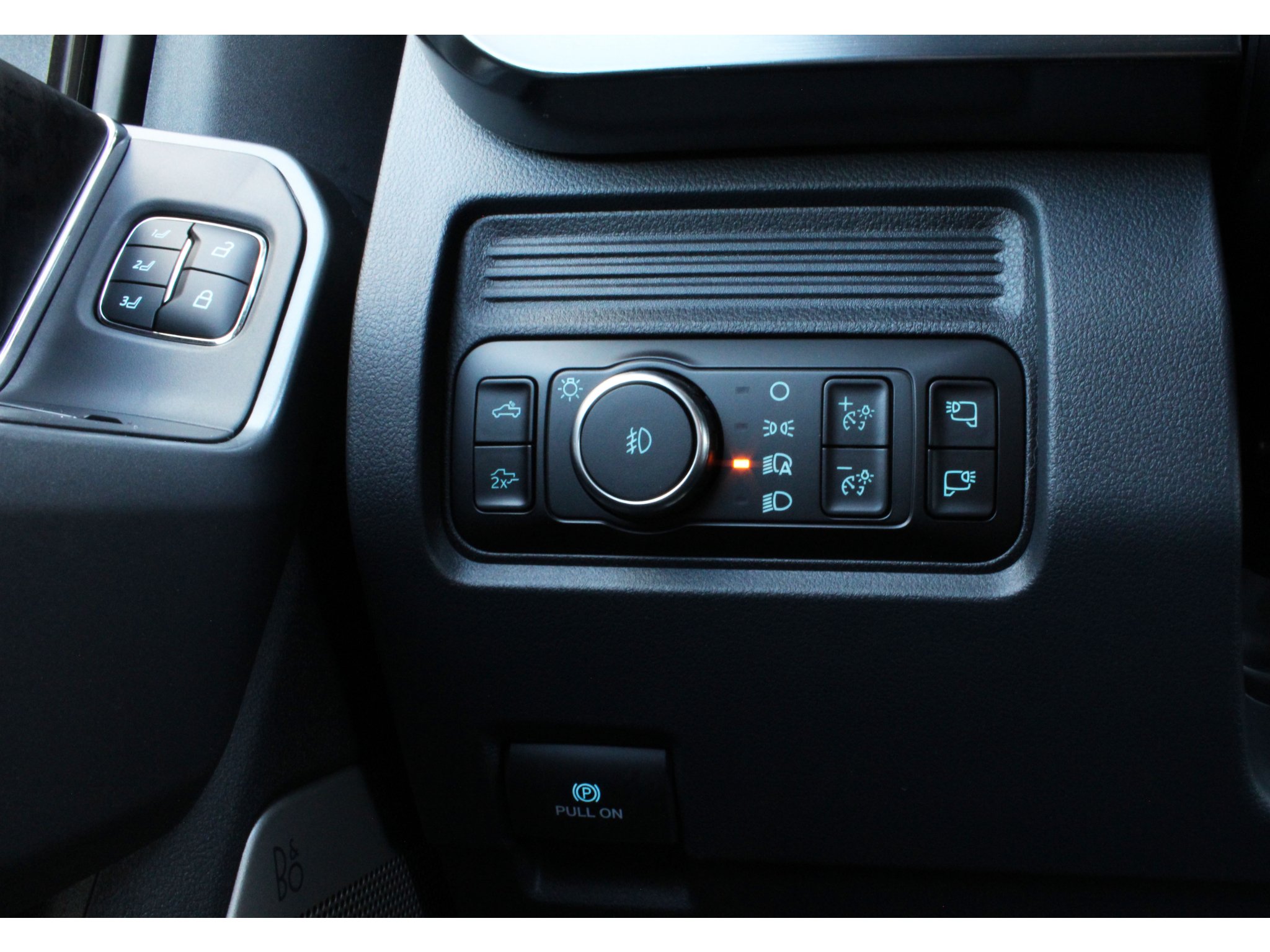 New 2027 Iconic Silver Metallic Ford LARIAT image 14