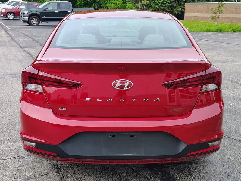 Used 2020 Red Hyundai SE image 6