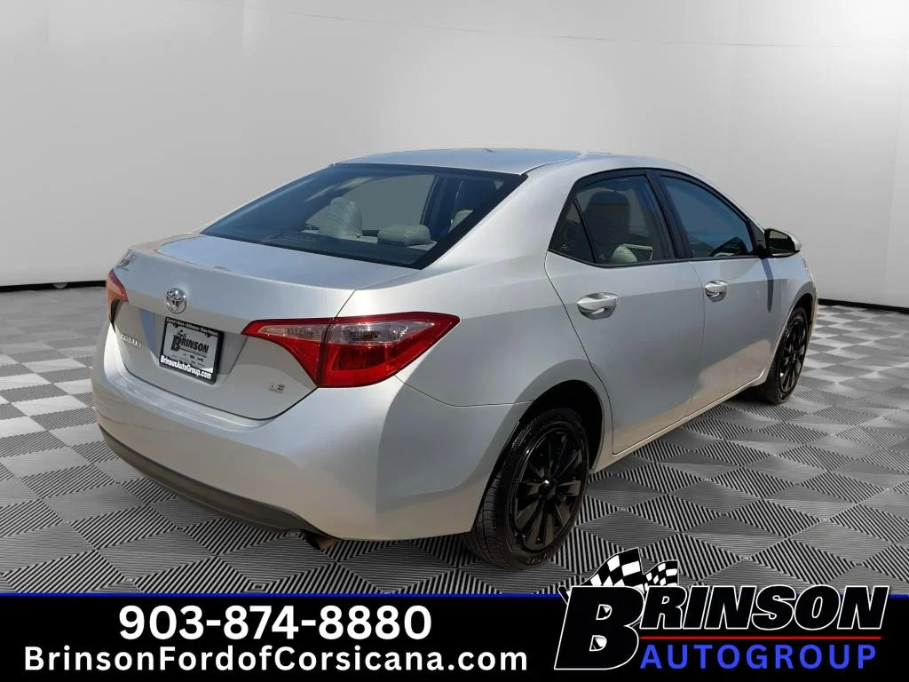 Used 2018 Classic Silver Metallic Toyota LE image 7