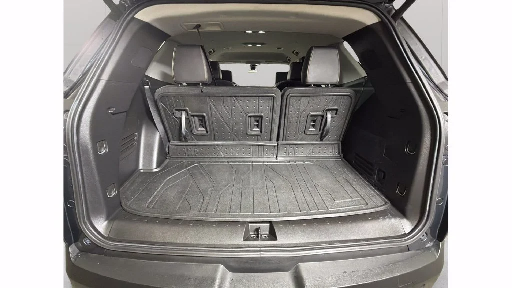Used 2020 GRAPHITE METALLIC Chevrolet RS image 29